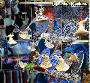 [P07] ceramica decorativa in GRAND BAZAR » foto by fotonicu
 - 
<span class="allrVoted glyphicon glyphicon-heart hidden" id="av394927"></span>
<a class="m-l-10 hidden" id="sv394927" onclick="voting_Foto_DelVot(,394927,2468)" role="button">șterge vot <span class="glyphicon glyphicon-remove"></span></a>
<a id="v9394927" class=" c-red"  onclick="voting_Foto_SetVot(394927)" role="button"><span class="glyphicon glyphicon-heart-empty"></span> <b>LIKE</b> = Votează poza</a> <img class="hidden"  id="f394927W9" src="/imagini/loader.gif" border="0" /><span class="AjErrMes hidden" id="e394927ErM"></span>