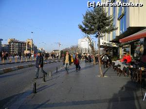 [P07] Piata Taksim cu terase.  » foto by GYL*
 - 
<span class="allrVoted glyphicon glyphicon-heart hidden" id="av589434"></span>
<a class="m-l-10 hidden" id="sv589434" onclick="voting_Foto_DelVot(,589434,2468)" role="button">șterge vot <span class="glyphicon glyphicon-remove"></span></a>
<a id="v9589434" class=" c-red"  onclick="voting_Foto_SetVot(589434)" role="button"><span class="glyphicon glyphicon-heart-empty"></span> <b>LIKE</b> = Votează poza</a> <img class="hidden"  id="f589434W9" src="/imagini/loader.gif" border="0" /><span class="AjErrMes hidden" id="e589434ErM"></span>