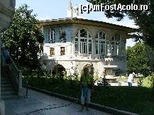[P20] In curtea Palatului Topkapi » foto by yuly68*
 - 
<span class="allrVoted glyphicon glyphicon-heart hidden" id="av385392"></span>
<a class="m-l-10 hidden" id="sv385392" onclick="voting_Foto_DelVot(,385392,2468)" role="button">șterge vot <span class="glyphicon glyphicon-remove"></span></a>
<a id="v9385392" class=" c-red"  onclick="voting_Foto_SetVot(385392)" role="button"><span class="glyphicon glyphicon-heart-empty"></span> <b>LIKE</b> = Votează poza</a> <img class="hidden"  id="f385392W9" src="/imagini/loader.gif" border="0" /><span class="AjErrMes hidden" id="e385392ErM"></span>