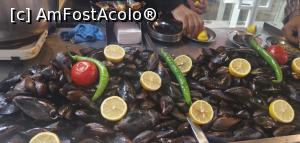 [P41] Scoici umplute la fiecare colț de stradă. Dar acestea, din pasajul <strong>Çiçek, au fost cele mai bune pe care le-am mâncat vreodată.</strong> » foto by Aurici
 - 
<span class="allrVoted glyphicon glyphicon-heart hidden" id="av1253597"></span>
<a class="m-l-10 hidden" id="sv1253597" onclick="voting_Foto_DelVot(,1253597,2468)" role="button">șterge vot <span class="glyphicon glyphicon-remove"></span></a>
<a id="v91253597" class=" c-red"  onclick="voting_Foto_SetVot(1253597)" role="button"><span class="glyphicon glyphicon-heart-empty"></span> <b>LIKE</b> = Votează poza</a> <img class="hidden"  id="f1253597W9" src="/imagini/loader.gif" border="0" /><span class="AjErrMes hidden" id="e1253597ErM"></span>