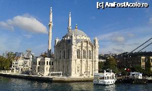 [P17] Moscheea Ortakoy, la piciorul Podului Bosfor » foto by Aurici
 - 
<span class="allrVoted glyphicon glyphicon-heart hidden" id="av692164"></span>
<a class="m-l-10 hidden" id="sv692164" onclick="voting_Foto_DelVot(,692164,2468)" role="button">șterge vot <span class="glyphicon glyphicon-remove"></span></a>
<a id="v9692164" class=" c-red"  onclick="voting_Foto_SetVot(692164)" role="button"><span class="glyphicon glyphicon-heart-empty"></span> <b>LIKE</b> = Votează poza</a> <img class="hidden"  id="f692164W9" src="/imagini/loader.gif" border="0" /><span class="AjErrMes hidden" id="e692164ErM"></span>