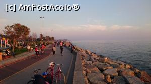 [P54] Cam pana aici am mers pe faleza Marii Marmara (aprox 2 km), dar ea continua inca ceva km.  » foto by Aurici
 - 
<span class="allrVoted glyphicon glyphicon-heart hidden" id="av920075"></span>
<a class="m-l-10 hidden" id="sv920075" onclick="voting_Foto_DelVot(,920075,2468)" role="button">șterge vot <span class="glyphicon glyphicon-remove"></span></a>
<a id="v9920075" class=" c-red"  onclick="voting_Foto_SetVot(920075)" role="button"><span class="glyphicon glyphicon-heart-empty"></span> <b>LIKE</b> = Votează poza</a> <img class="hidden"  id="f920075W9" src="/imagini/loader.gif" border="0" /><span class="AjErrMes hidden" id="e920075ErM"></span>