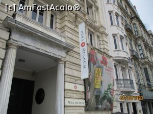 [P34] În fostul Hotel Bristol, Muzeul Pera » foto by puiutea
 - 
<span class="allrVoted glyphicon glyphicon-heart hidden" id="av1362717"></span>
<a class="m-l-10 hidden" id="sv1362717" onclick="voting_Foto_DelVot(,1362717,2468)" role="button">șterge vot <span class="glyphicon glyphicon-remove"></span></a>
<a id="v91362717" class=" c-red"  onclick="voting_Foto_SetVot(1362717)" role="button"><span class="glyphicon glyphicon-heart-empty"></span> <b>LIKE</b> = Votează poza</a> <img class="hidden"  id="f1362717W9" src="/imagini/loader.gif" border="0" /><span class="AjErrMes hidden" id="e1362717ErM"></span>