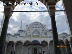 [P07] Intrarea în moschee. » foto by puiutea
 - 
<span class="allrVoted glyphicon glyphicon-heart hidden" id="av1362656"></span>
<a class="m-l-10 hidden" id="sv1362656" onclick="voting_Foto_DelVot(,1362656,2468)" role="button">șterge vot <span class="glyphicon glyphicon-remove"></span></a>
<a id="v91362656" class=" c-red"  onclick="voting_Foto_SetVot(1362656)" role="button"><span class="glyphicon glyphicon-heart-empty"></span> <b>LIKE</b> = Votează poza</a> <img class="hidden"  id="f1362656W9" src="/imagini/loader.gif" border="0" /><span class="AjErrMes hidden" id="e1362656ErM"></span>