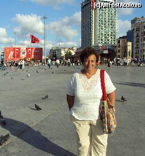 [P03] În Piaţa Taksim » foto by Carmen Ion
 - 
<span class="allrVoted glyphicon glyphicon-heart hidden" id="av565522"></span>
<a class="m-l-10 hidden" id="sv565522" onclick="voting_Foto_DelVot(,565522,2468)" role="button">șterge vot <span class="glyphicon glyphicon-remove"></span></a>
<a id="v9565522" class=" c-red"  onclick="voting_Foto_SetVot(565522)" role="button"><span class="glyphicon glyphicon-heart-empty"></span> <b>LIKE</b> = Votează poza</a> <img class="hidden"  id="f565522W9" src="/imagini/loader.gif" border="0" /><span class="AjErrMes hidden" id="e565522ErM"></span>