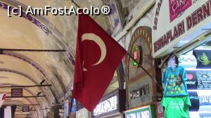 [P11] Multe magazine din Grand Bazar arborează drapelul national.  » foto by ovidiuyepi
 - 
<span class="allrVoted glyphicon glyphicon-heart hidden" id="av749426"></span>
<a class="m-l-10 hidden" id="sv749426" onclick="voting_Foto_DelVot(,749426,2468)" role="button">șterge vot <span class="glyphicon glyphicon-remove"></span></a>
<a id="v9749426" class=" c-red"  onclick="voting_Foto_SetVot(749426)" role="button"><span class="glyphicon glyphicon-heart-empty"></span> <b>LIKE</b> = Votează poza</a> <img class="hidden"  id="f749426W9" src="/imagini/loader.gif" border="0" /><span class="AjErrMes hidden" id="e749426ErM"></span>