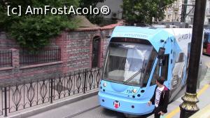 [P12] BigBus Tours. Tramvaiul T1 pe străduță Resadiye Caddesi aproape de Eminonu.  » foto by ovidiuyepi
 - 
<span class="allrVoted glyphicon glyphicon-heart hidden" id="av765262"></span>
<a class="m-l-10 hidden" id="sv765262" onclick="voting_Foto_DelVot(,765262,2468)" role="button">șterge vot <span class="glyphicon glyphicon-remove"></span></a>
<a id="v9765262" class=" c-red"  onclick="voting_Foto_SetVot(765262)" role="button"><span class="glyphicon glyphicon-heart-empty"></span> <b>LIKE</b> = Votează poza</a> <img class="hidden"  id="f765262W9" src="/imagini/loader.gif" border="0" /><span class="AjErrMes hidden" id="e765262ErM"></span>