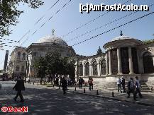 [P20] Sanctuarul sultanului Mahmud al II-lea. Partea hexagonală, din stânga, este mormântul sultanului.  » foto by Costi
 - 
<span class="allrVoted glyphicon glyphicon-heart hidden" id="av420135"></span>
<a class="m-l-10 hidden" id="sv420135" onclick="voting_Foto_DelVot(,420135,2468)" role="button">șterge vot <span class="glyphicon glyphicon-remove"></span></a>
<a id="v9420135" class=" c-red"  onclick="voting_Foto_SetVot(420135)" role="button"><span class="glyphicon glyphicon-heart-empty"></span> <b>LIKE</b> = Votează poza</a> <img class="hidden"  id="f420135W9" src="/imagini/loader.gif" border="0" /><span class="AjErrMes hidden" id="e420135ErM"></span>