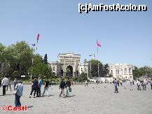 [P09] Piaţa Beyazit, cu poarta de intrare în campusul Univesităţii Istanbul.  » foto by Costi
 - 
<span class="allrVoted glyphicon glyphicon-heart hidden" id="av420124"></span>
<a class="m-l-10 hidden" id="sv420124" onclick="voting_Foto_DelVot(,420124,2468)" role="button">șterge vot <span class="glyphicon glyphicon-remove"></span></a>
<a id="v9420124" class=" c-red"  onclick="voting_Foto_SetVot(420124)" role="button"><span class="glyphicon glyphicon-heart-empty"></span> <b>LIKE</b> = Votează poza</a> <img class="hidden"  id="f420124W9" src="/imagini/loader.gif" border="0" /><span class="AjErrMes hidden" id="e420124ErM"></span>
