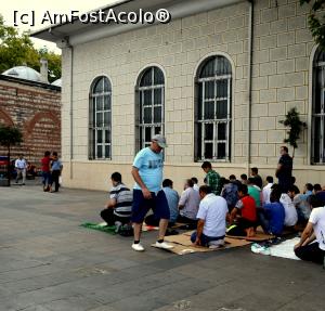 [P20] Ora de rugaciune - Zona Grand Bazar. Vineri la amiaza » foto by alina1104
 - 
<span class="allrVoted glyphicon glyphicon-heart hidden" id="av717020"></span>
<a class="m-l-10 hidden" id="sv717020" onclick="voting_Foto_DelVot(,717020,2468)" role="button">șterge vot <span class="glyphicon glyphicon-remove"></span></a>
<a id="v9717020" class=" c-red"  onclick="voting_Foto_SetVot(717020)" role="button"><span class="glyphicon glyphicon-heart-empty"></span> <b>LIKE</b> = Votează poza</a> <img class="hidden"  id="f717020W9" src="/imagini/loader.gif" border="0" /><span class="AjErrMes hidden" id="e717020ErM"></span>