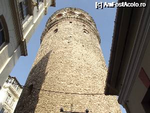 [P15] Turnul Galata văzut de la baza sa » foto by irinad
 - 
<span class="allrVoted glyphicon glyphicon-heart hidden" id="av690642"></span>
<a class="m-l-10 hidden" id="sv690642" onclick="voting_Foto_DelVot(,690642,2468)" role="button">șterge vot <span class="glyphicon glyphicon-remove"></span></a>
<a id="v9690642" class=" c-red"  onclick="voting_Foto_SetVot(690642)" role="button"><span class="glyphicon glyphicon-heart-empty"></span> <b>LIKE</b> = Votează poza</a> <img class="hidden"  id="f690642W9" src="/imagini/loader.gif" border="0" /><span class="AjErrMes hidden" id="e690642ErM"></span>