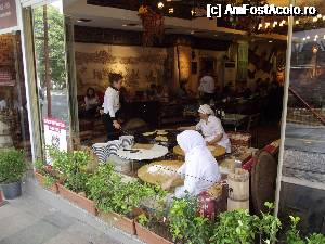 [P43] În marile restaurante cu faţa la şosea se fac live gözleme (un soi de clătite)  » foto by irinad
 - 
<span class="allrVoted glyphicon glyphicon-heart hidden" id="av690670"></span>
<a class="m-l-10 hidden" id="sv690670" onclick="voting_Foto_DelVot(,690670,2468)" role="button">șterge vot <span class="glyphicon glyphicon-remove"></span></a>
<a id="v9690670" class=" c-red"  onclick="voting_Foto_SetVot(690670)" role="button"><span class="glyphicon glyphicon-heart-empty"></span> <b>LIKE</b> = Votează poza</a> <img class="hidden"  id="f690670W9" src="/imagini/loader.gif" border="0" /><span class="AjErrMes hidden" id="e690670ErM"></span>