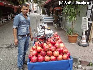 [P06] Băiatul ce vinde suc proaspăt de rodii în aşteptarea muşteriilor » foto by irinad
 - 
<span class="allrVoted glyphicon glyphicon-heart hidden" id="av690633"></span>
<a class="m-l-10 hidden" id="sv690633" onclick="voting_Foto_DelVot(,690633,2468)" role="button">șterge vot <span class="glyphicon glyphicon-remove"></span></a>
<a id="v9690633" class=" c-red"  onclick="voting_Foto_SetVot(690633)" role="button"><span class="glyphicon glyphicon-heart-empty"></span> <b>LIKE</b> = Votează poza</a> <img class="hidden"  id="f690633W9" src="/imagini/loader.gif" border="0" /><span class="AjErrMes hidden" id="e690633ErM"></span>