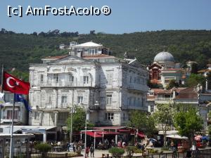 [P23] Insula Burgazada, imagine frontală la coborârea de pe feribot, în dreapta biserica ortodoxă Agios Ioannis » foto by irinad
 - 
<span class="allrVoted glyphicon glyphicon-heart hidden" id="av963818"></span>
<a class="m-l-10 hidden" id="sv963818" onclick="voting_Foto_DelVot(,963818,2468)" role="button">șterge vot <span class="glyphicon glyphicon-remove"></span></a>
<a id="v9963818" class=" c-red"  onclick="voting_Foto_SetVot(963818)" role="button"><span class="glyphicon glyphicon-heart-empty"></span> <b>LIKE</b> = Votează poza</a> <img class="hidden"  id="f963818W9" src="/imagini/loader.gif" border="0" /><span class="AjErrMes hidden" id="e963818ErM"></span>