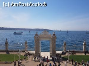 [P12] Bosforul văzut de pe treptele palatului și partea asiatică a orașului.  » foto by sebigeanina
 - 
<span class="allrVoted glyphicon glyphicon-heart hidden" id="av1076660"></span>
<a class="m-l-10 hidden" id="sv1076660" onclick="voting_Foto_DelVot(,1076660,2468)" role="button">șterge vot <span class="glyphicon glyphicon-remove"></span></a>
<a id="v91076660" class=" c-red"  onclick="voting_Foto_SetVot(1076660)" role="button"><span class="glyphicon glyphicon-heart-empty"></span> <b>LIKE</b> = Votează poza</a> <img class="hidden"  id="f1076660W9" src="/imagini/loader.gif" border="0" /><span class="AjErrMes hidden" id="e1076660ErM"></span>