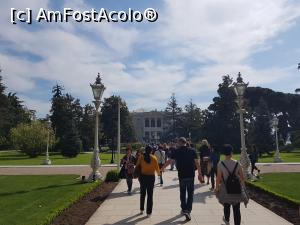 [P03] Aleea ce duce spre corpul principal al Palatului Dolmabahce.  » foto by sebigeanina
 - 
<span class="allrVoted glyphicon glyphicon-heart hidden" id="av1076651"></span>
<a class="m-l-10 hidden" id="sv1076651" onclick="voting_Foto_DelVot(,1076651,2468)" role="button">șterge vot <span class="glyphicon glyphicon-remove"></span></a>
<a id="v91076651" class=" c-red"  onclick="voting_Foto_SetVot(1076651)" role="button"><span class="glyphicon glyphicon-heart-empty"></span> <b>LIKE</b> = Votează poza</a> <img class="hidden"  id="f1076651W9" src="/imagini/loader.gif" border="0" /><span class="AjErrMes hidden" id="e1076651ErM"></span>
