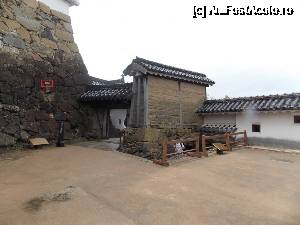 [P19] Himeji Castel, în centru este urcarea de la Ho-no-Mon, lângă ea Zidul de Ulei, apoi Poarta I de Apă și în stânga zidul de piatră (în medalion Piatra Bătrânei Văduve)  » foto by mprofeanu
 - 
<span class="allrVoted glyphicon glyphicon-heart hidden" id="av692495"></span>
<a class="m-l-10 hidden" id="sv692495" onclick="voting_Foto_DelVot(,692495,2490)" role="button">șterge vot <span class="glyphicon glyphicon-remove"></span></a>
<a id="v9692495" class=" c-red"  onclick="voting_Foto_SetVot(692495)" role="button"><span class="glyphicon glyphicon-heart-empty"></span> <b>LIKE</b> = Votează poza</a> <img class="hidden"  id="f692495W9" src="/imagini/loader.gif" border="0" /><span class="AjErrMes hidden" id="e692495ErM"></span>