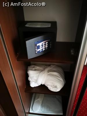 [P10] Hotel Mon Jardin, conținut dulap hol » foto by crismis
 - 
<span class="allrVoted glyphicon glyphicon-heart hidden" id="av1322744"></span>
<a class="m-l-10 hidden" id="sv1322744" onclick="voting_Foto_DelVot(,1322744,2492)" role="button">șterge vot <span class="glyphicon glyphicon-remove"></span></a>
<a id="v91322744" class=" c-red"  onclick="voting_Foto_SetVot(1322744)" role="button"><span class="glyphicon glyphicon-heart-empty"></span> <b>LIKE</b> = Votează poza</a> <img class="hidden"  id="f1322744W9" src="/imagini/loader.gif" border="0" /><span class="AjErrMes hidden" id="e1322744ErM"></span>