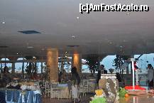 [P20] Hotel Royal Park - restaurantul. tipul in costum este seful de sala a carui singura grija era sa verifice bratarile » foto by nicole33
 - 
<span class="allrVoted glyphicon glyphicon-heart hidden" id="av307046"></span>
<a class="m-l-10 hidden" id="sv307046" onclick="voting_Foto_DelVot(,307046,2498)" role="button">șterge vot <span class="glyphicon glyphicon-remove"></span></a>
<a id="v9307046" class=" c-red"  onclick="voting_Foto_SetVot(307046)" role="button"><span class="glyphicon glyphicon-heart-empty"></span> <b>LIKE</b> = Votează poza</a> <img class="hidden"  id="f307046W9" src="/imagini/loader.gif" border="0" /><span class="AjErrMes hidden" id="e307046ErM"></span>