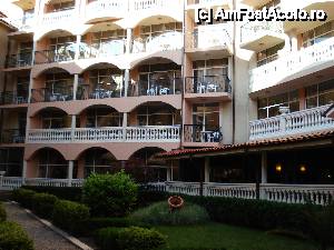 [P01] Hotel Royal Park - curtea interioară sau camerele cu vedere la alte camere » foto by nicole33
 - 
<span class="allrVoted glyphicon glyphicon-heart hidden" id="av406214"></span>
<a class="m-l-10 hidden" id="sv406214" onclick="voting_Foto_DelVot(,406214,2498)" role="button">șterge vot <span class="glyphicon glyphicon-remove"></span></a>
<a id="v9406214" class=" c-red"  onclick="voting_Foto_SetVot(406214)" role="button"><span class="glyphicon glyphicon-heart-empty"></span> <b>LIKE</b> = Votează poza</a> <img class="hidden"  id="f406214W9" src="/imagini/loader.gif" border="0" /><span class="AjErrMes hidden" id="e406214ErM"></span>