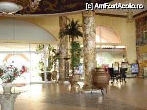 [P11] Hotel Royal Park - lobby » foto by nicole33
 - 
<span class="allrVoted glyphicon glyphicon-heart hidden" id="av406224"></span>
<a class="m-l-10 hidden" id="sv406224" onclick="voting_Foto_DelVot(,406224,2498)" role="button">șterge vot <span class="glyphicon glyphicon-remove"></span></a>
<a id="v9406224" class=" c-red"  onclick="voting_Foto_SetVot(406224)" role="button"><span class="glyphicon glyphicon-heart-empty"></span> <b>LIKE</b> = Votează poza</a> <img class="hidden"  id="f406224W9" src="/imagini/loader.gif" border="0" /><span class="AjErrMes hidden" id="e406224ErM"></span>