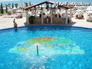 [P16] Hotel Royal Park - piscina, barul de la piscină și marea » foto by nicole33
 - 
<span class="allrVoted glyphicon glyphicon-heart hidden" id="av406229"></span>
<a class="m-l-10 hidden" id="sv406229" onclick="voting_Foto_DelVot(,406229,2498)" role="button">șterge vot <span class="glyphicon glyphicon-remove"></span></a>
<a id="v9406229" class=" c-red"  onclick="voting_Foto_SetVot(406229)" role="button"><span class="glyphicon glyphicon-heart-empty"></span> <b>LIKE</b> = Votează poza</a> <img class="hidden"  id="f406229W9" src="/imagini/loader.gif" border="0" /><span class="AjErrMes hidden" id="e406229ErM"></span>