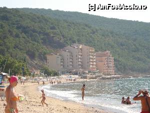 [P17] Hotel Royal Park - plaja cu nisip fin și în plan îndepărtat hotelul Royal Bay cu corpul nou construit (cel din dreapta)  » foto by nicole33
 - 
<span class="allrVoted glyphicon glyphicon-heart hidden" id="av406230"></span>
<a class="m-l-10 hidden" id="sv406230" onclick="voting_Foto_DelVot(,406230,2498)" role="button">șterge vot <span class="glyphicon glyphicon-remove"></span></a>
<a id="v9406230" class=" c-red"  onclick="voting_Foto_SetVot(406230)" role="button"><span class="glyphicon glyphicon-heart-empty"></span> <b>LIKE</b> = Votează poza</a> <img class="hidden"  id="f406230W9" src="/imagini/loader.gif" border="0" /><span class="AjErrMes hidden" id="e406230ErM"></span>