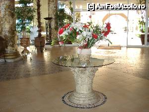 [P18] Hotel Royal Park - lobby » foto by nicole33
 - 
<span class="allrVoted glyphicon glyphicon-heart hidden" id="av406231"></span>
<a class="m-l-10 hidden" id="sv406231" onclick="voting_Foto_DelVot(,406231,2498)" role="button">șterge vot <span class="glyphicon glyphicon-remove"></span></a>
<a id="v9406231" class=" c-red"  onclick="voting_Foto_SetVot(406231)" role="button"><span class="glyphicon glyphicon-heart-empty"></span> <b>LIKE</b> = Votează poza</a> <img class="hidden"  id="f406231W9" src="/imagini/loader.gif" border="0" /><span class="AjErrMes hidden" id="e406231ErM"></span>
