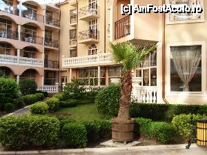 [P21] Hotel Royal Park - curtea interioară » foto by nicole33
 - 
<span class="allrVoted glyphicon glyphicon-heart hidden" id="av406234"></span>
<a class="m-l-10 hidden" id="sv406234" onclick="voting_Foto_DelVot(,406234,2498)" role="button">șterge vot <span class="glyphicon glyphicon-remove"></span></a>
<a id="v9406234" class=" c-red"  onclick="voting_Foto_SetVot(406234)" role="button"><span class="glyphicon glyphicon-heart-empty"></span> <b>LIKE</b> = Votează poza</a> <img class="hidden"  id="f406234W9" src="/imagini/loader.gif" border="0" /><span class="AjErrMes hidden" id="e406234ErM"></span>