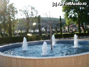 [P03] Hotel Royal Park - arteziană la intrarea în curtea interioară » foto by nicole33
 - 
<span class="allrVoted glyphicon glyphicon-heart hidden" id="av406216"></span>
<a class="m-l-10 hidden" id="sv406216" onclick="voting_Foto_DelVot(,406216,2498)" role="button">șterge vot <span class="glyphicon glyphicon-remove"></span></a>
<a id="v9406216" class=" c-red"  onclick="voting_Foto_SetVot(406216)" role="button"><span class="glyphicon glyphicon-heart-empty"></span> <b>LIKE</b> = Votează poza</a> <img class="hidden"  id="f406216W9" src="/imagini/loader.gif" border="0" /><span class="AjErrMes hidden" id="e406216ErM"></span>
