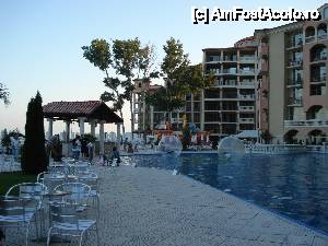 [P07] Hotel Royal Park - la piscină » foto by nicole33
 - 
<span class="allrVoted glyphicon glyphicon-heart hidden" id="av406220"></span>
<a class="m-l-10 hidden" id="sv406220" onclick="voting_Foto_DelVot(,406220,2498)" role="button">șterge vot <span class="glyphicon glyphicon-remove"></span></a>
<a id="v9406220" class=" c-red"  onclick="voting_Foto_SetVot(406220)" role="button"><span class="glyphicon glyphicon-heart-empty"></span> <b>LIKE</b> = Votează poza</a> <img class="hidden"  id="f406220W9" src="/imagini/loader.gif" border="0" /><span class="AjErrMes hidden" id="e406220ErM"></span>