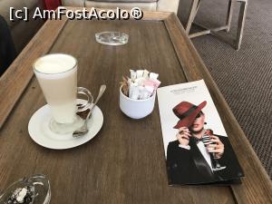 [P58] Steigenberger AlDau Beach - cafe latte la Lobby Bar în partea în care se fuma în interior » foto by nicole33
 - 
<span class="allrVoted glyphicon glyphicon-heart hidden" id="av1344775"></span>
<a class="m-l-10 hidden" id="sv1344775" onclick="voting_Foto_DelVot(,1344775,2513)" role="button">șterge vot <span class="glyphicon glyphicon-remove"></span></a>
<a id="v91344775" class=" c-red"  onclick="voting_Foto_SetVot(1344775)" role="button"><span class="glyphicon glyphicon-heart-empty"></span> <b>LIKE</b> = Votează poza</a> <img class="hidden"  id="f1344775W9" src="/imagini/loader.gif" border="0" /><span class="AjErrMes hidden" id="e1344775ErM"></span>