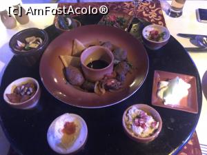 [P68] Steigenberger AlDau Beach - Mezze la Tanga - restaurantul cu specific libanez. Să detaliez: labneh, tabouleh, mohamara, hommous, mutabel, fattoush, vine leaves, kebbeh, falafel, maqaneq, chicken livers, sambousek with cheese » foto by nicole33
 - 
<span class="allrVoted glyphicon glyphicon-heart hidden" id="av1344936"></span>
<a class="m-l-10 hidden" id="sv1344936" onclick="voting_Foto_DelVot(,1344936,2513)" role="button">șterge vot <span class="glyphicon glyphicon-remove"></span></a>
<a id="v91344936" class=" c-red"  onclick="voting_Foto_SetVot(1344936)" role="button"><span class="glyphicon glyphicon-heart-empty"></span> <b>LIKE</b> = Votează poza</a> <img class="hidden"  id="f1344936W9" src="/imagini/loader.gif" border="0" /><span class="AjErrMes hidden" id="e1344936ErM"></span>