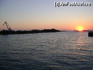 [P10] rasarit de soare la Sulina » foto by her11
 - 
<span class="allrVoted glyphicon glyphicon-heart hidden" id="av361624"></span>
<a class="m-l-10 hidden" id="sv361624" onclick="voting_Foto_DelVot(,361624,2514)" role="button">șterge vot <span class="glyphicon glyphicon-remove"></span></a>
<a id="v9361624" class=" c-red"  onclick="voting_Foto_SetVot(361624)" role="button"><span class="glyphicon glyphicon-heart-empty"></span> <b>LIKE</b> = Votează poza</a> <img class="hidden"  id="f361624W9" src="/imagini/loader.gif" border="0" /><span class="AjErrMes hidden" id="e361624ErM"></span>
