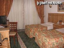 [P01] camera de hotel. in dreapta ar mai fi sifonierul...si gata » foto by dr_negrea2002
 - 
<span class="allrVoted glyphicon glyphicon-heart hidden" id="av174148"></span>
<a class="m-l-10 hidden" id="sv174148" onclick="voting_Foto_DelVot(,174148,2515)" role="button">șterge vot <span class="glyphicon glyphicon-remove"></span></a>
<a id="v9174148" class=" c-red"  onclick="voting_Foto_SetVot(174148)" role="button"><span class="glyphicon glyphicon-heart-empty"></span> <b>LIKE</b> = Votează poza</a> <img class="hidden"  id="f174148W9" src="/imagini/loader.gif" border="0" /><span class="AjErrMes hidden" id="e174148ErM"></span>