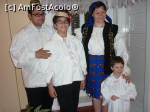[P02] cu mare drag în costume maramureșene » foto by valiionița*
 - 
<span class="allrVoted glyphicon glyphicon-heart hidden" id="av734437"></span>
<a class="m-l-10 hidden" id="sv734437" onclick="voting_Foto_DelVot(,734437,2537)" role="button">șterge vot <span class="glyphicon glyphicon-remove"></span></a>
<a id="v9734437" class=" c-red"  onclick="voting_Foto_SetVot(734437)" role="button"><span class="glyphicon glyphicon-heart-empty"></span> <b>LIKE</b> = Votează poza</a> <img class="hidden"  id="f734437W9" src="/imagini/loader.gif" border="0" /><span class="AjErrMes hidden" id="e734437ErM"></span>