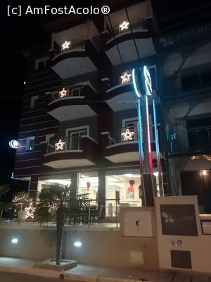 [P08] asa arata hotelul seara, la fiecare balcon era o steluta ce lumina toata noaptea.  » foto by flaviana77
 - 
<span class="allrVoted glyphicon glyphicon-heart hidden" id="av953839"></span>
<a class="m-l-10 hidden" id="sv953839" onclick="voting_Foto_DelVot(,953839,2544)" role="button">șterge vot <span class="glyphicon glyphicon-remove"></span></a>
<a id="v9953839" class=" c-red"  onclick="voting_Foto_SetVot(953839)" role="button"><span class="glyphicon glyphicon-heart-empty"></span> <b>LIKE</b> = Votează poza</a> <img class="hidden"  id="f953839W9" src="/imagini/loader.gif" border="0" /><span class="AjErrMes hidden" id="e953839ErM"></span>