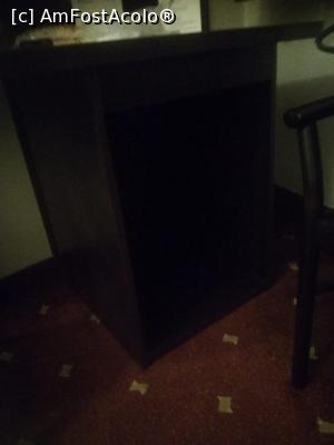 [P03] Frigiderul fantomă din camera 101 a hotelului de 3 stele Roberts Sibiu. Îl văd doar recepționerii.  » foto by neptunica
 - 
<span class="allrVoted glyphicon glyphicon-heart hidden" id="av1135182"></span>
<a class="m-l-10 hidden" id="sv1135182" onclick="voting_Foto_DelVot(,1135182,2560)" role="button">șterge vot <span class="glyphicon glyphicon-remove"></span></a>
<a id="v91135182" class=" c-red"  onclick="voting_Foto_SetVot(1135182)" role="button"><span class="glyphicon glyphicon-heart-empty"></span> <b>LIKE</b> = Votează poza</a> <img class="hidden"  id="f1135182W9" src="/imagini/loader.gif" border="0" /><span class="AjErrMes hidden" id="e1135182ErM"></span>