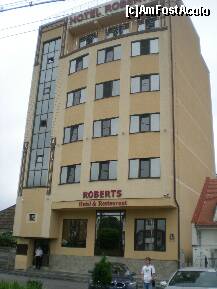 [P12] Hotel Roberts, vedere din fata » foto by gcorneille*
 - 
<span class="allrVoted glyphicon glyphicon-heart hidden" id="av121599"></span>
<a class="m-l-10 hidden" id="sv121599" onclick="voting_Foto_DelVot(,121599,2560)" role="button">șterge vot <span class="glyphicon glyphicon-remove"></span></a>
<a id="v9121599" class=" c-red"  onclick="voting_Foto_SetVot(121599)" role="button"><span class="glyphicon glyphicon-heart-empty"></span> <b>LIKE</b> = Votează poza</a> <img class="hidden"  id="f121599W9" src="/imagini/loader.gif" border="0" /><span class="AjErrMes hidden" id="e121599ErM"></span>