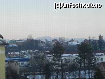 [P06] Priveliștea de la geam, etajul 3, cameră situată „pe spate”, către Munții Cindrel » foto by abancor
 - 
<span class="allrVoted glyphicon glyphicon-heart hidden" id="av419180"></span>
<a class="m-l-10 hidden" id="sv419180" onclick="voting_Foto_DelVot(,419180,2560)" role="button">șterge vot <span class="glyphicon glyphicon-remove"></span></a>
<a id="v9419180" class=" c-red"  onclick="voting_Foto_SetVot(419180)" role="button"><span class="glyphicon glyphicon-heart-empty"></span> <b>LIKE</b> = Votează poza</a> <img class="hidden"  id="f419180W9" src="/imagini/loader.gif" border="0" /><span class="AjErrMes hidden" id="e419180ErM"></span>