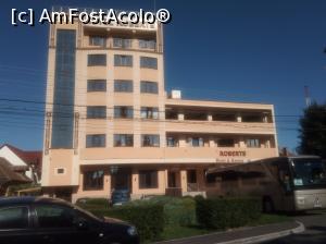 [P01] fatada cu intrarea in hotel » foto by ile57b
 - 
<span class="allrVoted glyphicon glyphicon-heart hidden" id="av1358809"></span>
<a class="m-l-10 hidden" id="sv1358809" onclick="voting_Foto_DelVot(,1358809,2560)" role="button">șterge vot <span class="glyphicon glyphicon-remove"></span></a>
<a id="v91358809" class=" c-red"  onclick="voting_Foto_SetVot(1358809)" role="button"><span class="glyphicon glyphicon-heart-empty"></span> <b>LIKE</b> = Votează poza</a> <img class="hidden"  id="f1358809W9" src="/imagini/loader.gif" border="0" /><span class="AjErrMes hidden" id="e1358809ErM"></span>