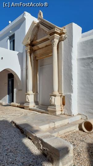 [P29] Catedrala Panagia Ekatondapiliani » foto by Carmen Ion
 - 
<span class="allrVoted glyphicon glyphicon-heart hidden" id="av1421909"></span>
<a class="m-l-10 hidden" id="sv1421909" onclick="voting_Foto_DelVot(,1421909,2566)" role="button">șterge vot <span class="glyphicon glyphicon-remove"></span></a>
<a id="v91421909" class=" c-red"  onclick="voting_Foto_SetVot(1421909)" role="button"><span class="glyphicon glyphicon-heart-empty"></span> <b>LIKE</b> = Votează poza</a> <img class="hidden"  id="f1421909W9" src="/imagini/loader.gif" border="0" /><span class="AjErrMes hidden" id="e1421909ErM"></span>