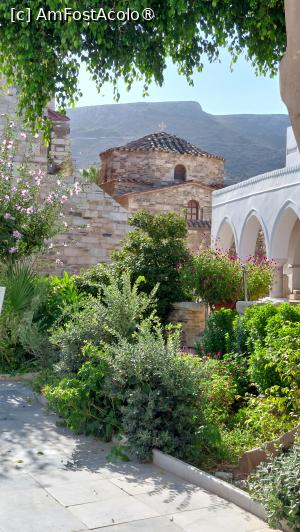 [P30] Catedrala Panagia Ekatondapiliani » foto by Carmen Ion
 - 
<span class="allrVoted glyphicon glyphicon-heart hidden" id="av1421910"></span>
<a class="m-l-10 hidden" id="sv1421910" onclick="voting_Foto_DelVot(,1421910,2566)" role="button">șterge vot <span class="glyphicon glyphicon-remove"></span></a>
<a id="v91421910" class=" c-red"  onclick="voting_Foto_SetVot(1421910)" role="button"><span class="glyphicon glyphicon-heart-empty"></span> <b>LIKE</b> = Votează poza</a> <img class="hidden"  id="f1421910W9" src="/imagini/loader.gif" border="0" /><span class="AjErrMes hidden" id="e1421910ErM"></span>