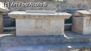 [P40] În fața Muzeului de Arheologie din Parikia » foto by Carmen Ion
 - 
<span class="allrVoted glyphicon glyphicon-heart hidden" id="av1421920"></span>
<a class="m-l-10 hidden" id="sv1421920" onclick="voting_Foto_DelVot(,1421920,2566)" role="button">șterge vot <span class="glyphicon glyphicon-remove"></span></a>
<a id="v91421920" class=" c-red"  onclick="voting_Foto_SetVot(1421920)" role="button"><span class="glyphicon glyphicon-heart-empty"></span> <b>LIKE</b> = Votează poza</a> <img class="hidden"  id="f1421920W9" src="/imagini/loader.gif" border="0" /><span class="AjErrMes hidden" id="e1421920ErM"></span>