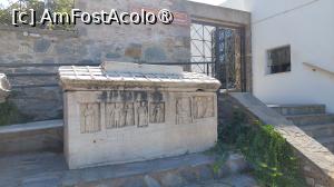 [P41] În fața Muzeului de Arheologie din Parikia » foto by Carmen Ion
 - 
<span class="allrVoted glyphicon glyphicon-heart hidden" id="av1421921"></span>
<a class="m-l-10 hidden" id="sv1421921" onclick="voting_Foto_DelVot(,1421921,2566)" role="button">șterge vot <span class="glyphicon glyphicon-remove"></span></a>
<a id="v91421921" class=" c-red"  onclick="voting_Foto_SetVot(1421921)" role="button"><span class="glyphicon glyphicon-heart-empty"></span> <b>LIKE</b> = Votează poza</a> <img class="hidden"  id="f1421921W9" src="/imagini/loader.gif" border="0" /><span class="AjErrMes hidden" id="e1421921ErM"></span>