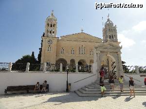 [P38] Biserica Agia Triada din Lefkes » foto by zuftim
 - 
<span class="allrVoted glyphicon glyphicon-heart hidden" id="av577790"></span>
<a class="m-l-10 hidden" id="sv577790" onclick="voting_Foto_DelVot(,577790,2566)" role="button">șterge vot <span class="glyphicon glyphicon-remove"></span></a>
<a id="v9577790" class=" c-red"  onclick="voting_Foto_SetVot(577790)" role="button"><span class="glyphicon glyphicon-heart-empty"></span> <b>LIKE</b> = Votează poza</a> <img class="hidden"  id="f577790W9" src="/imagini/loader.gif" border="0" /><span class="AjErrMes hidden" id="e577790ErM"></span>