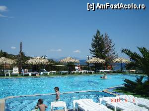[P50] piscina este foarte mica, contrar pozelor afisate pe site de prezentare a resortului » foto by hlli
 - 
<span class="allrVoted glyphicon glyphicon-heart hidden" id="av425011"></span>
<a class="m-l-10 hidden" id="sv425011" onclick="voting_Foto_DelVot(,425011,2570)" role="button">șterge vot <span class="glyphicon glyphicon-remove"></span></a>
<a id="v9425011" class=" c-red"  onclick="voting_Foto_SetVot(425011)" role="button"><span class="glyphicon glyphicon-heart-empty"></span> <b>LIKE</b> = Votează poza</a> <img class="hidden"  id="f425011W9" src="/imagini/loader.gif" border="0" /><span class="AjErrMes hidden" id="e425011ErM"></span>