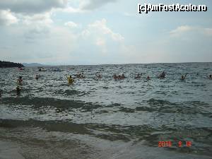 [P11] Spre bucuria amatorilor şi deliciul spectatorilor, dimineţa se făcea aquagym în mare.  » foto by hlli
 - 
<span class="allrVoted glyphicon glyphicon-heart hidden" id="av561912"></span>
<a class="m-l-10 hidden" id="sv561912" onclick="voting_Foto_DelVot(,561912,2570)" role="button">șterge vot <span class="glyphicon glyphicon-remove"></span></a>
<a id="v9561912" class=" c-red"  onclick="voting_Foto_SetVot(561912)" role="button"><span class="glyphicon glyphicon-heart-empty"></span> <b>LIKE</b> = Votează poza</a> <img class="hidden"  id="f561912W9" src="/imagini/loader.gif" border="0" /><span class="AjErrMes hidden" id="e561912ErM"></span>