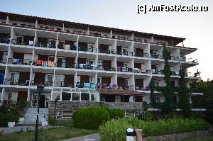 [P32] Hotelul privit din fata restaurantului.  » foto by Basy
 - 
<span class="allrVoted glyphicon glyphicon-heart hidden" id="av342937"></span>
<a class="m-l-10 hidden" id="sv342937" onclick="voting_Foto_DelVot(,342937,2585)" role="button">șterge vot <span class="glyphicon glyphicon-remove"></span></a>
<a id="v9342937" class=" c-red"  onclick="voting_Foto_SetVot(342937)" role="button"><span class="glyphicon glyphicon-heart-empty"></span> <b>LIKE</b> = Votează poza</a> <img class="hidden"  id="f342937W9" src="/imagini/loader.gif" border="0" /><span class="AjErrMes hidden" id="e342937ErM"></span>