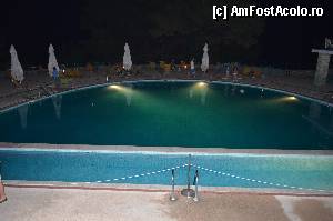 [P34] Piscina, seara. Dupa ora 19.00 se inchide pentru intretinerea zilnica. Apa este cristal!  » foto by Basy
 - 
<span class="allrVoted glyphicon glyphicon-heart hidden" id="av342939"></span>
<a class="m-l-10 hidden" id="sv342939" onclick="voting_Foto_DelVot(,342939,2585)" role="button">șterge vot <span class="glyphicon glyphicon-remove"></span></a>
<a id="v9342939" class=" c-red"  onclick="voting_Foto_SetVot(342939)" role="button"><span class="glyphicon glyphicon-heart-empty"></span> <b>LIKE</b> = Votează poza</a> <img class="hidden"  id="f342939W9" src="/imagini/loader.gif" border="0" /><span class="AjErrMes hidden" id="e342939ErM"></span>